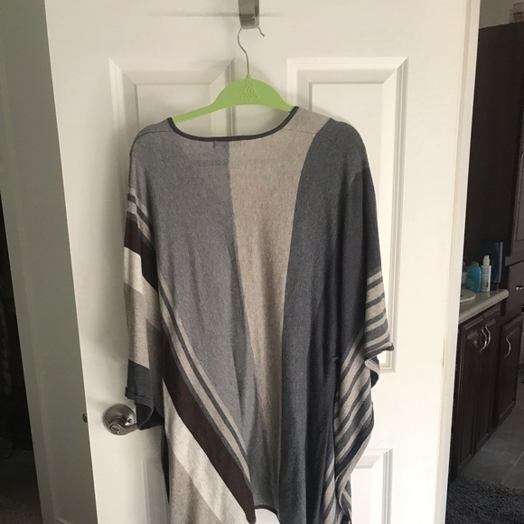 Cape - Picture 2 of 3